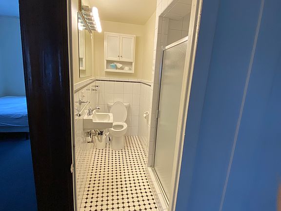 5th image of 334 E Kingsley St