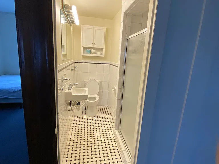 334 E Kingsley St — Photo 5