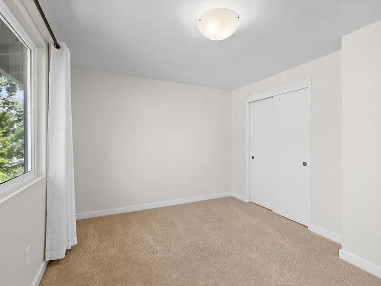 369 Glenn St — Photo 12
