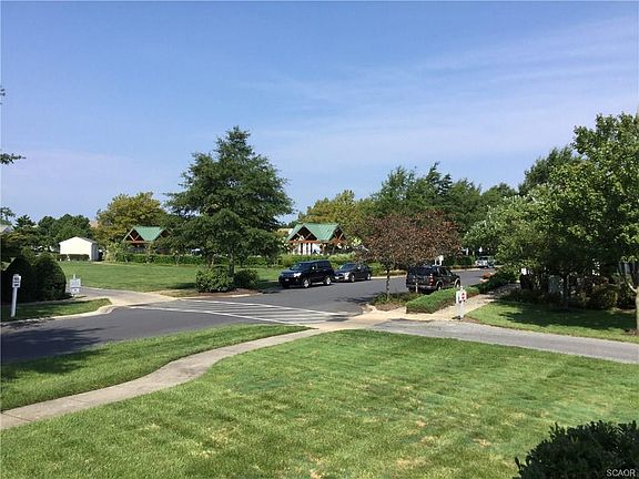 3rd image of 1 Willow Oak Ave