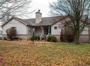 15805 Stonington Dr, Wamego, KS 66547