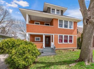 541 Arlington Ave #1, Elgin, IL 60120