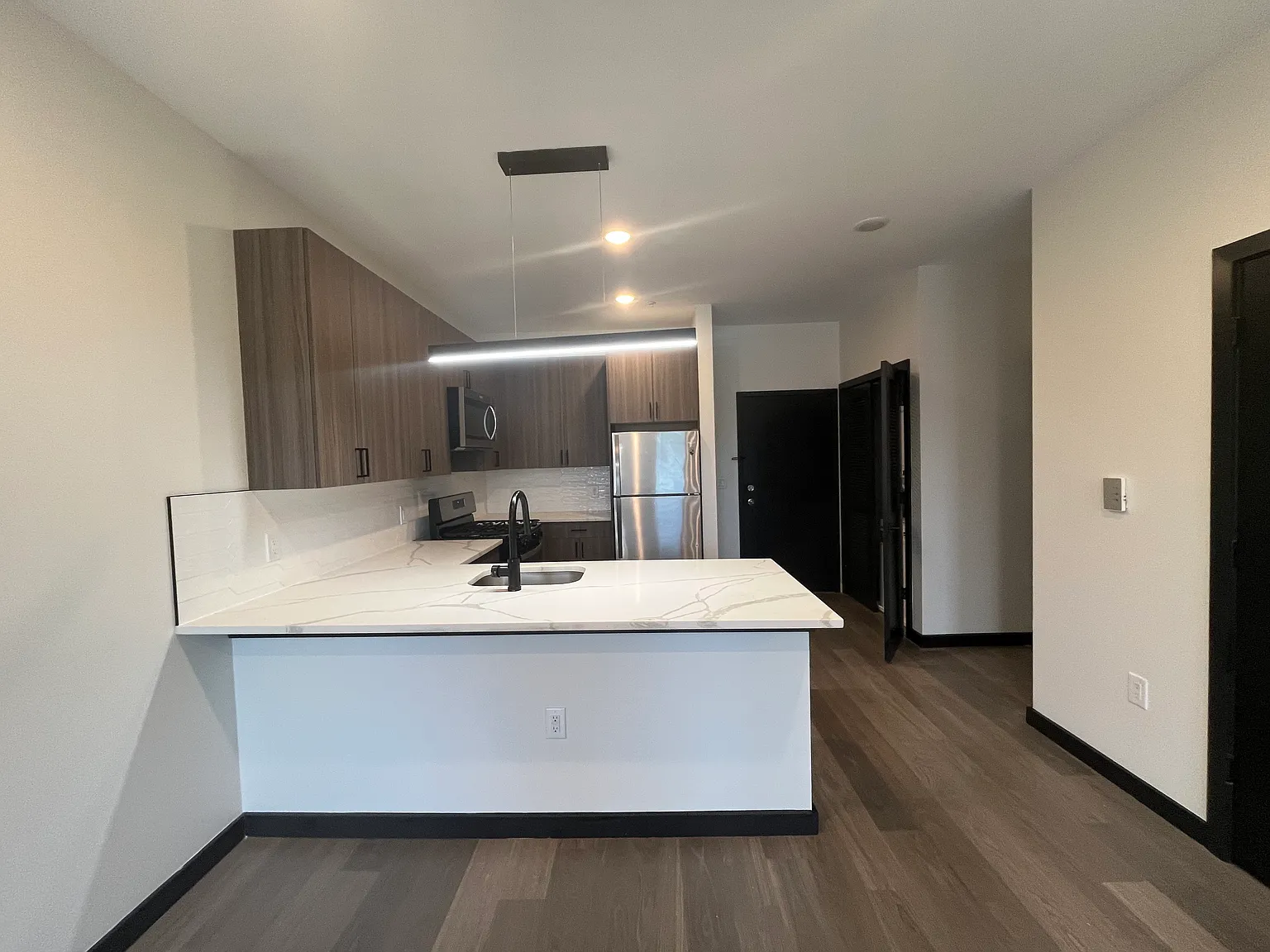 1 bed, 800 sqft, $2,400 — Photo 4