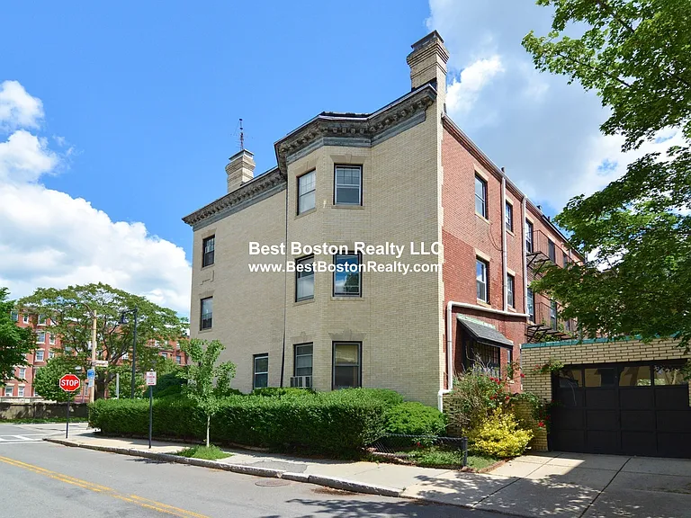 923 Beacon St #3 — Photo 7