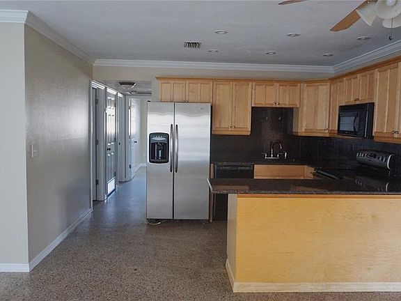 3rd image of 4925 Crest Hill Dr