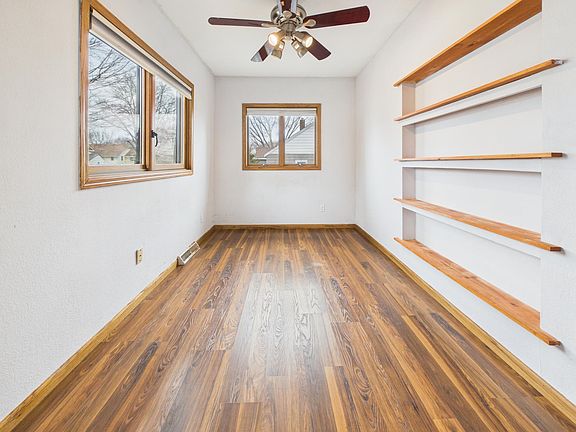 4th image of 421 1st Ave NE