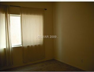 3rd image of 3757 Carisbrook Ave