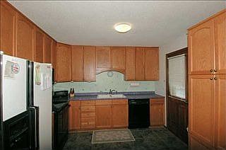 5th image of 708 12th Ave NW