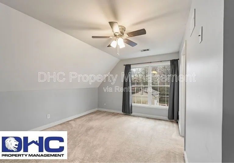 1352 Elizabeth Ln — Photo 7