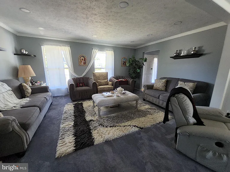 504 Parliament Rd — Photo 16