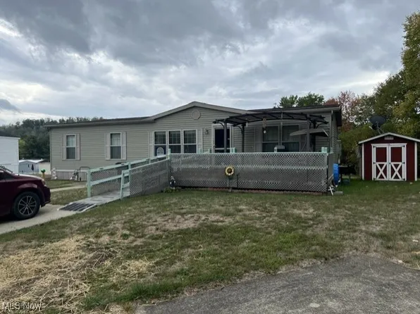 5814 Grizzley Dr SE, Dennison, OH 44621