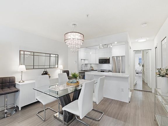 4th image of 3428 Adanac St #20