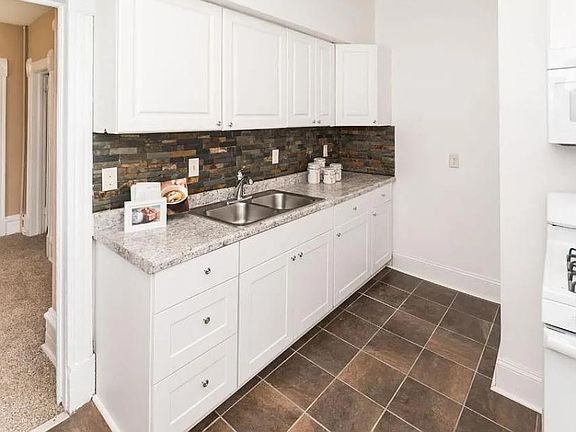 4th image of 2518 Fremont Ave N
