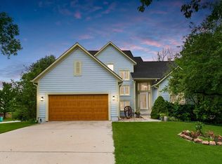 5228 Roundtree St, Shawnee, KS 66226