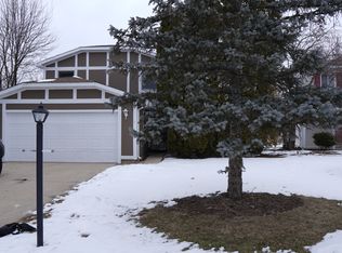 6 Wild Rose Ct, Streamwood, IL 60107