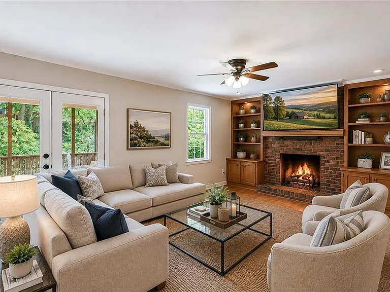 435 Stonebridge Dr — Photo 1
