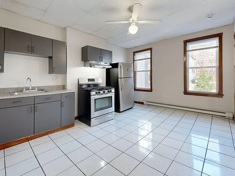60-62 Chelsea St #2 — Photo 3