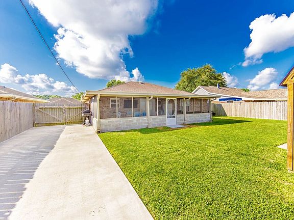 3rd image of 413 Gaynell Dr