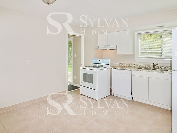 3rd image of 520 King George Rd