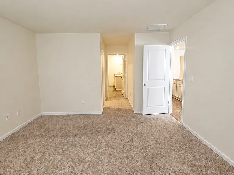 869 Twickenham Loop — Photo 9