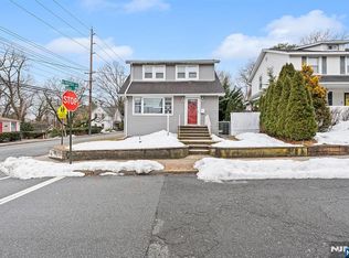 4 Banta Pl, Bergenfield, NJ 07621