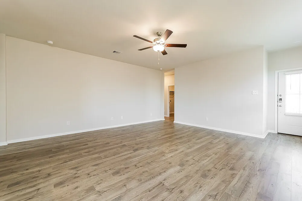 3 bed, 2.0 bath, 1306 sqft, $1,610 — Photo 4