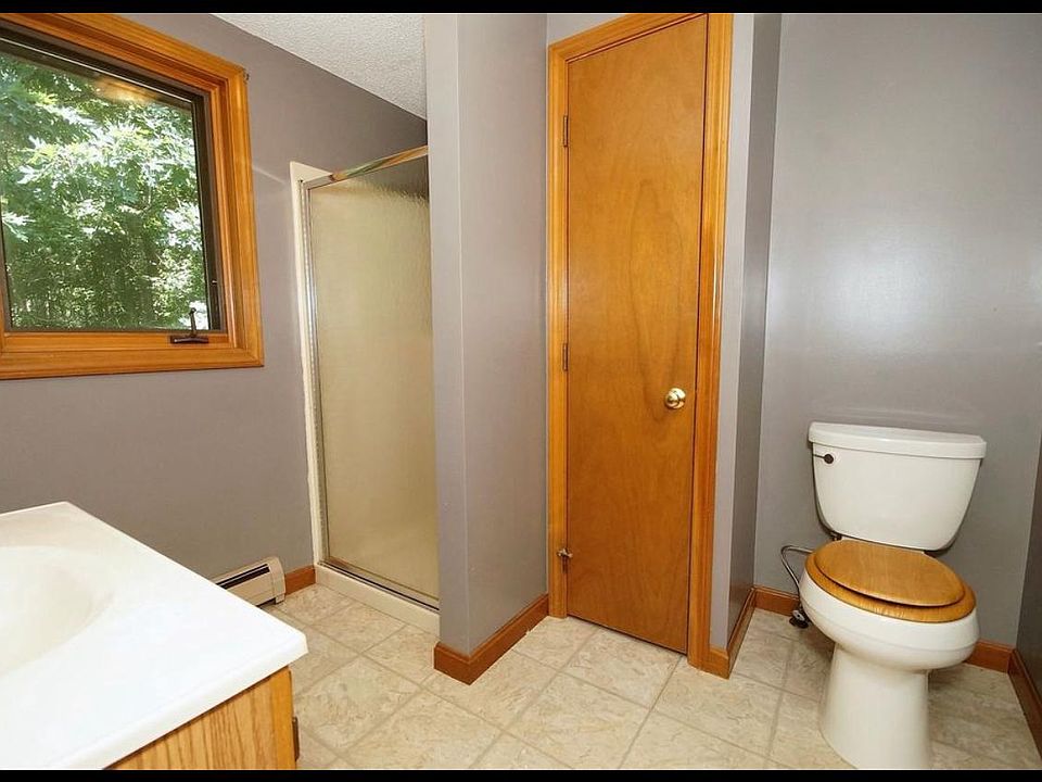 2nd image of 63 Stonehenge Rd