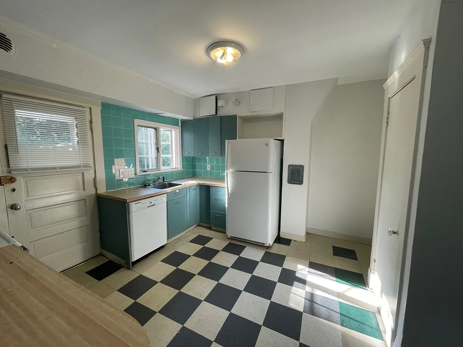 2322 S Overlook Rd — Photo 3