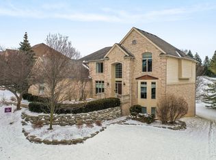 876 Ramblewood Dr, Rochester, MI 48307