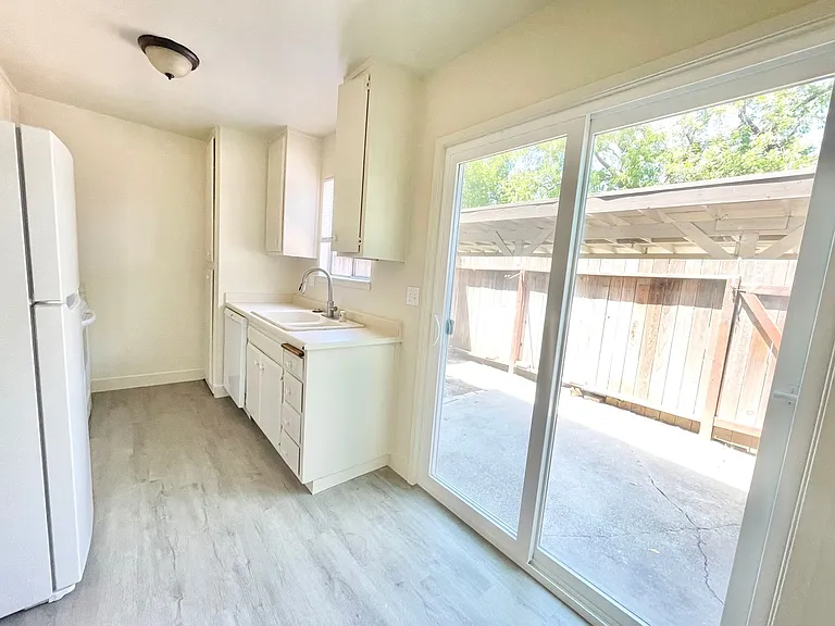 1112 Orchard Street — Photo 6