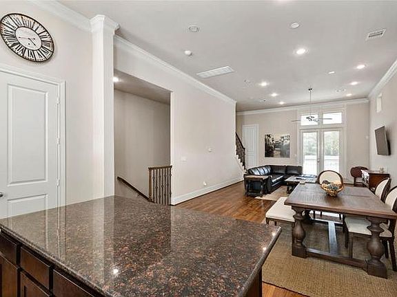 4th image of 1131 W 21st St