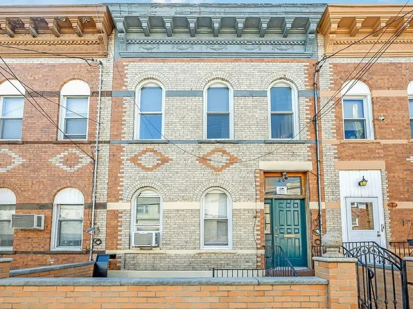 7530 67th Dr, Flushing, NY 11379