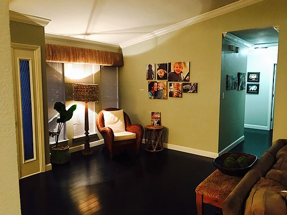 4th image of 303 Williamsburg Dr