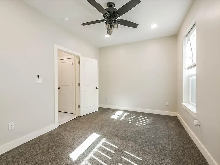 2422 Hadley St — Photo 8