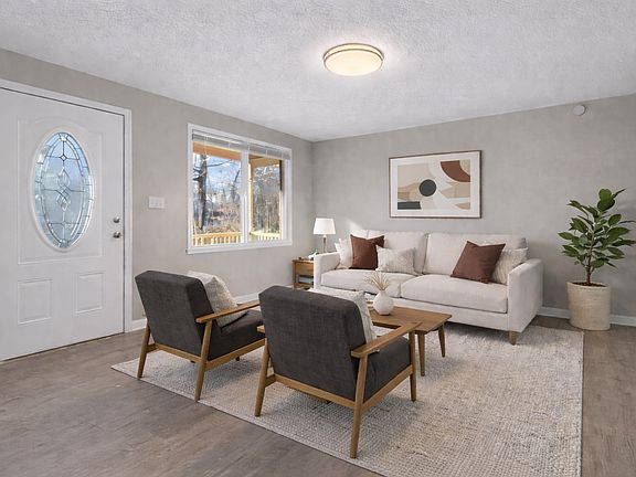 4th image of 110 Oakwood Cir