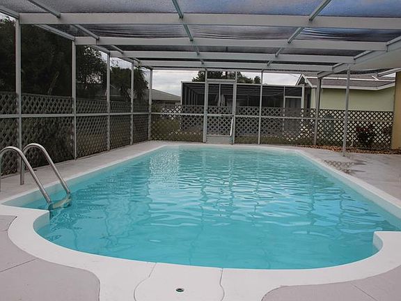 2nd image of 479 Pineview Dr