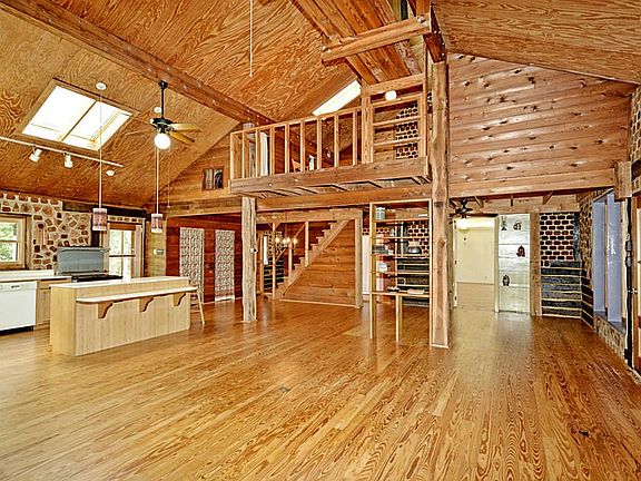 4th image of 1021 Private Road 3143