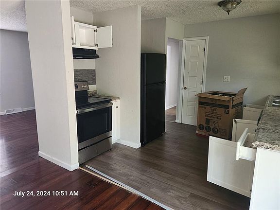 4th image of 11114 Herrick Ave