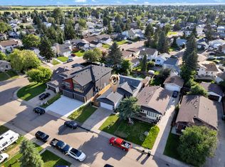 1316 35th St NW, Edmonton, AB T6L 3E8