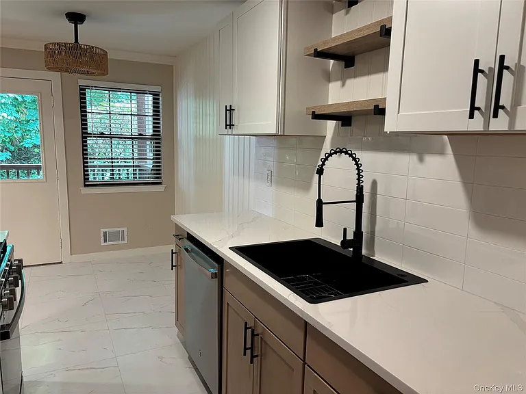 452 Somerset Dr #F — Photo 10