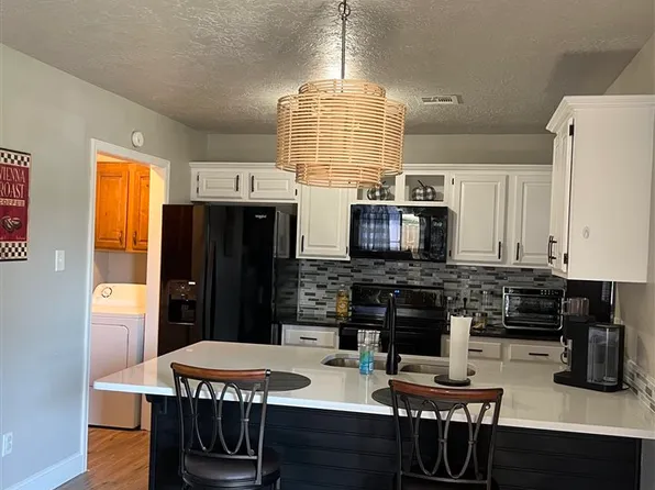 6808 NW Willow Springs Dr, Lawton, OK 73505