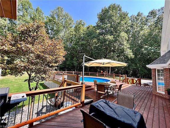 4th image of 420 Poplar Creek Dr