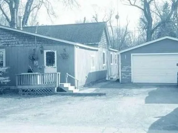 723 Market St, Algonac, MI 48001