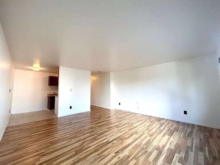 Escolier Apartments — Photo 13
