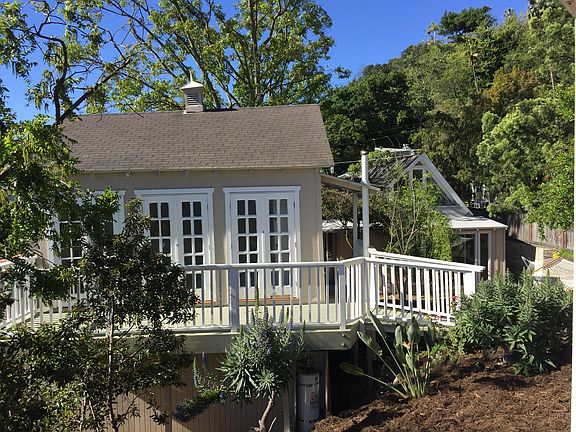 4th image of 8927 Holly Pl
