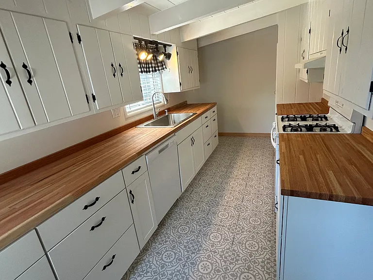 13274 Donner Pass Rd — Photo 2
