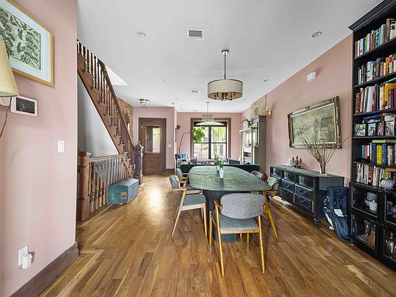 3rd image of 519 Bainbridge St #A
