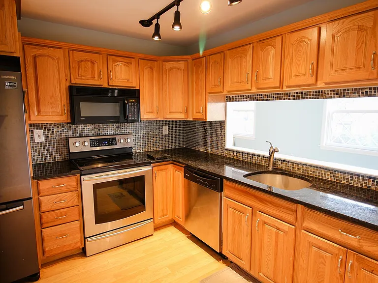 564 Sierra Vista Ln — Photo 6