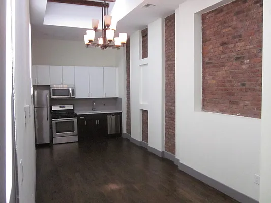 Rented by Full Time Management | media 12