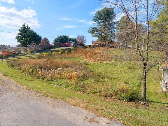 2nd image of 3850 Poppy Ln